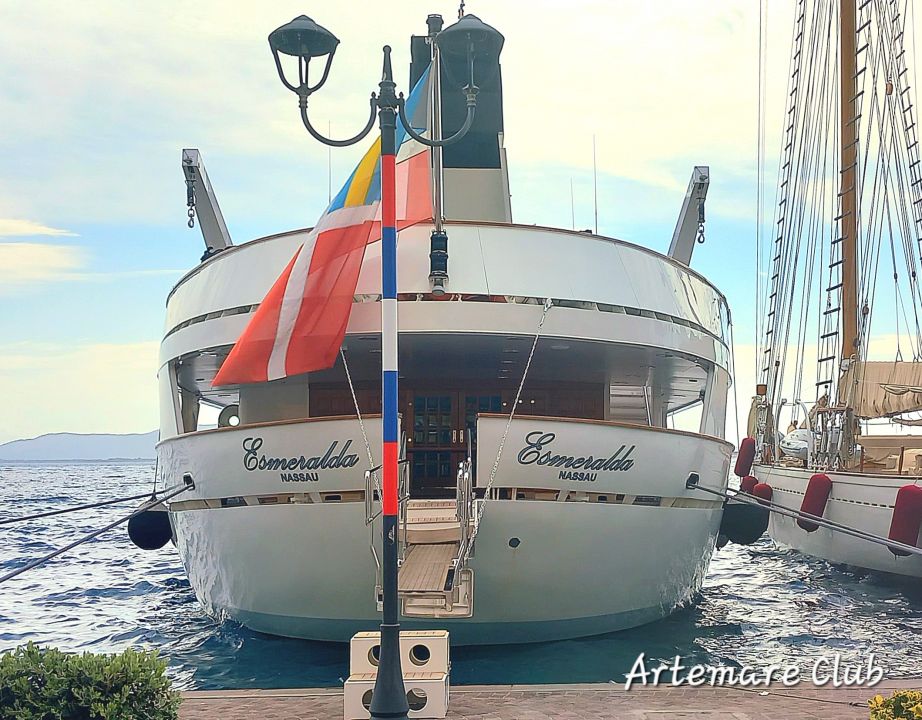 La lussuosa Esmeralda super yacht da 62 metri alla Pilarella di Porto Santo Stefano