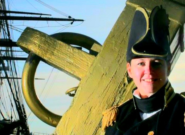 Billie J. Farrell la nuova comandate dell'USS Constitution.jpg