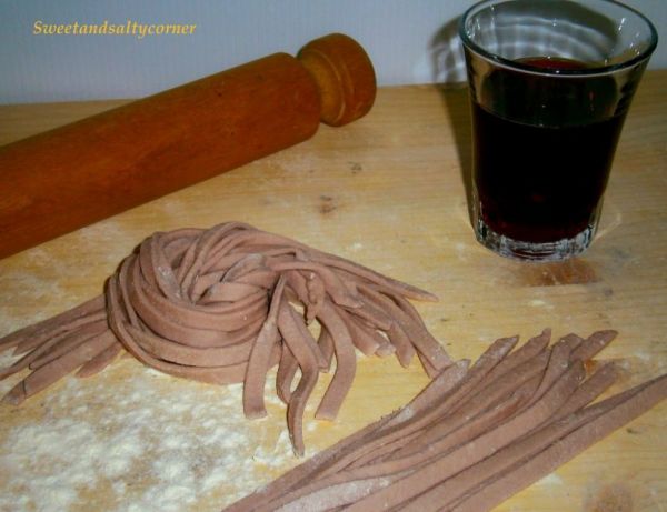 "In cucina con Giulia": tagliatelle al vino rosso