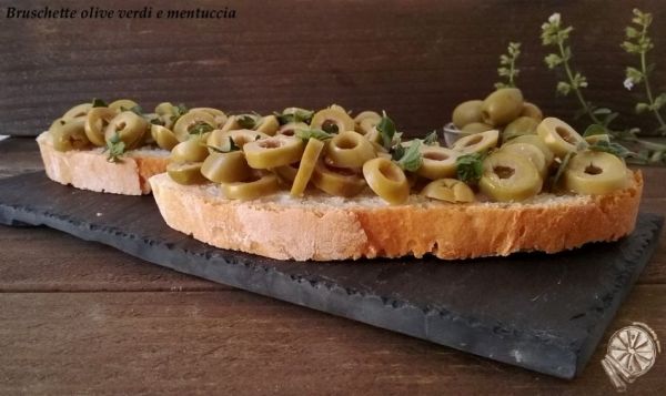 "In cucina con Giulia": bruschetta olive verdi e mentuccia
